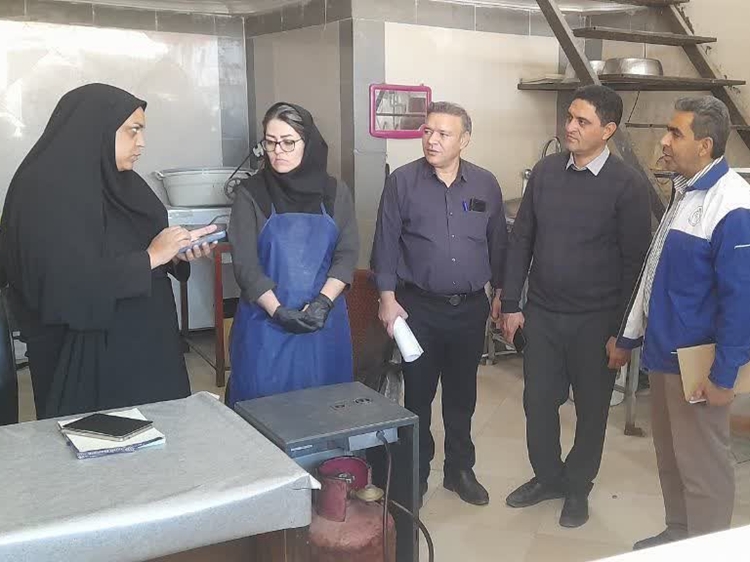 گشت مشترک نظارت بهداشتی بر رستوران‌ها و مراکز عرضه مرغ و ماهی در بافق